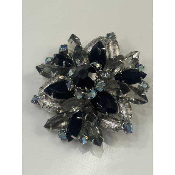 Vintage Brooch Black & Aurora Borealis Rhinestones Flower Design Unsigned 1950s - Picture 10 of 10